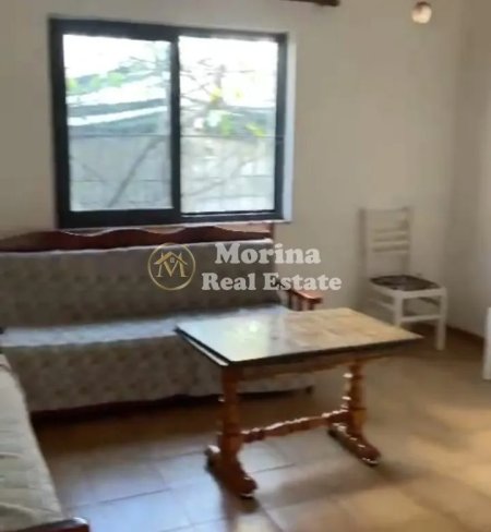 Tirane, jepet me qera apartament 2+1 Kati 1, 120 m² 300 € (Rruga Niko Avrami)