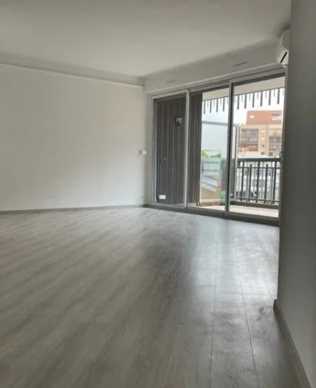 Tirane, jepet me qera dyqan Kati 0, 150 m² 2.300 € (RRUGA E KAVAJES)