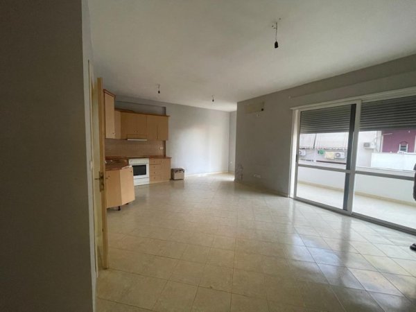 Tirane, jepet me qera apartament 2+1+Ballkon , 500 €