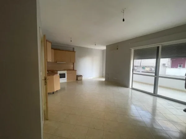 Tirane, jepet me qera apartament 2+1+Ballkon , 500 €