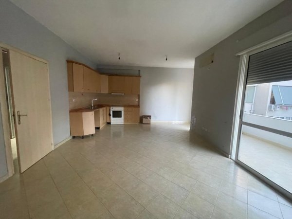 Tirane, jepet me qera apartament 2+1+Ballkon , 500 €