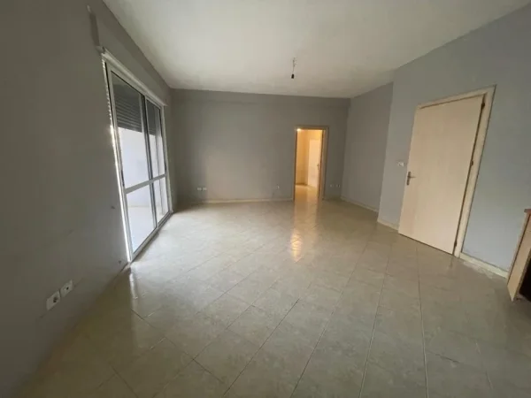 Tirane, jepet me qera apartament 2+1+Ballkon , 500 €