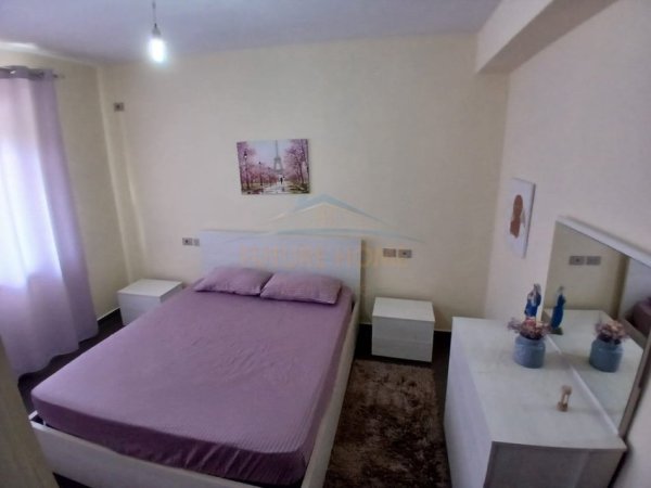Tirane, jepet me qera Vile 2+1 Kati 2, 110 m² 550 € (Rruga Ramazan Bodgani (ne zonen e ish frigoriferit))