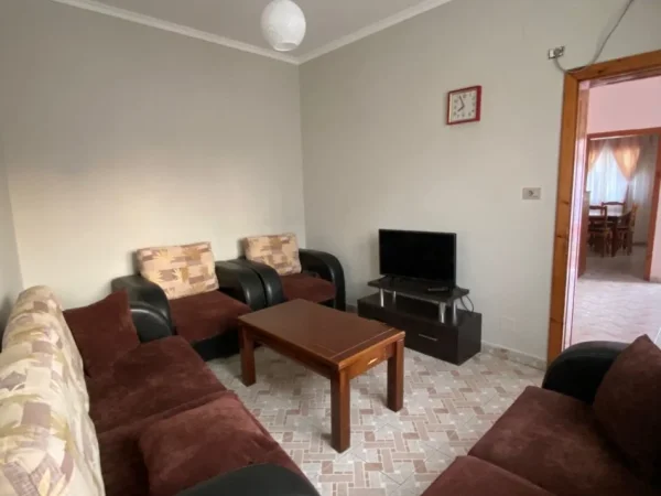 Tirane, jepet me qera Vile 2 Katshe Kati 2, 240 m² 450 € (ali demi)