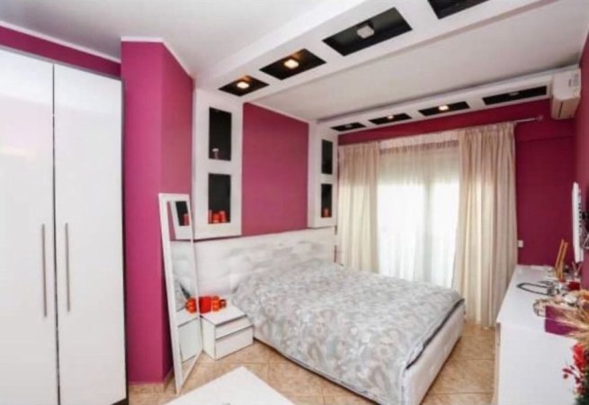 Tirane, jepet me qera apartament 1+1+Ballkon Kati 5, 70 m² 650 € (Kristal Center)
