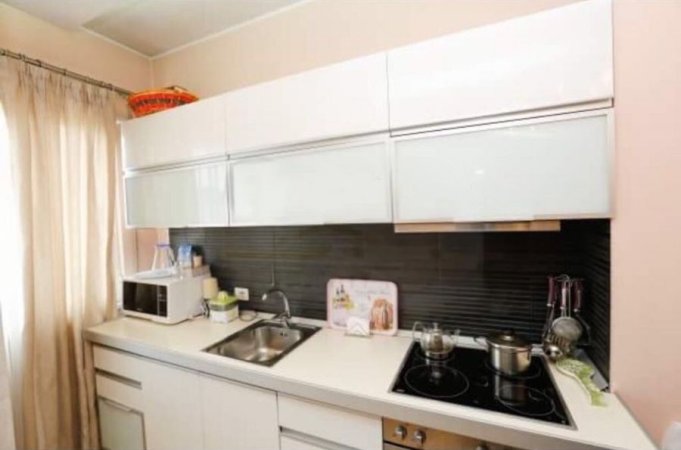 Tirane, jepet me qera apartament 1+1+Ballkon Kati 5, 70 m² 650 € (Kristal Center)