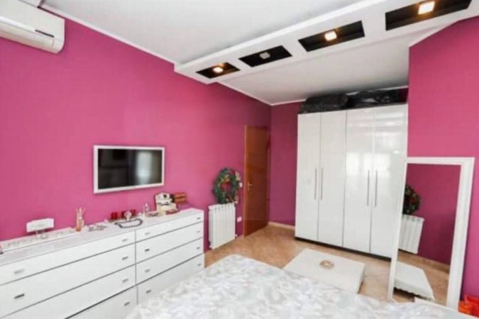 Tirane, jepet me qera apartament 1+1+Ballkon Kati 5, 70 m² 650 € (Kristal Center)
