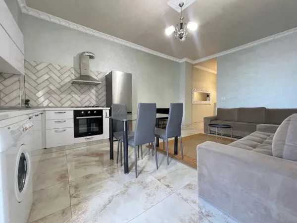 Tirane, jepet me qera apartament 2+1 Kati 5, 95 m² 500 € (Ish parku)