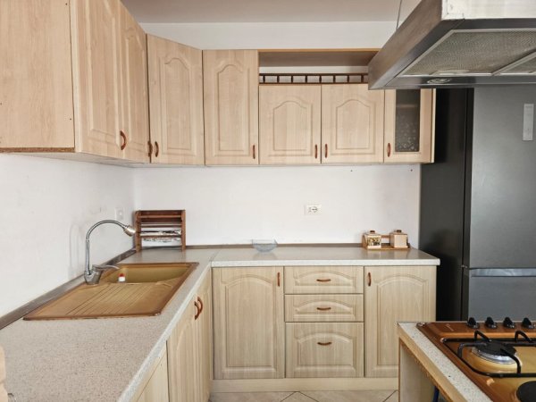 Tirane, jepet me qera apartament 2+1+Ballkon Kati 7, 110 m² 600 € (Pranë Motel Gaxherrit ,Fresk)
