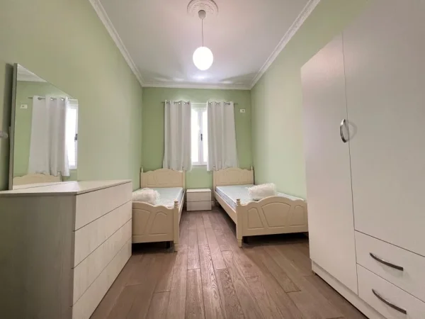 Tirane, jepet me qera apartament 2+1 Kati 5, 95 m² 500 € (Ish parku)