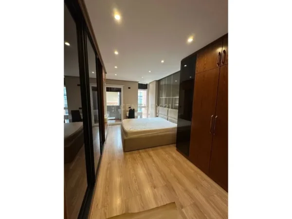 Tirane, jepet me qera apartament 2+1+Ballkon Kati 5, 123 m² 900 € (Jordan Misja)