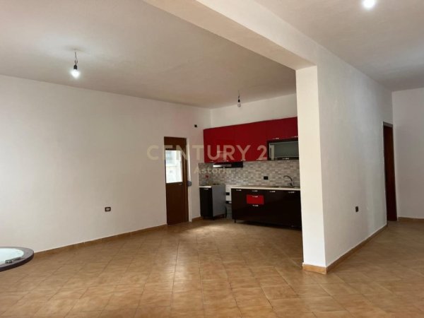Tirane, jepet me qera apartament 3+1 Kati 2, 120 m² 450 € (Astir)