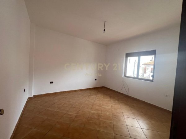 Tirane, jepet me qera apartament 3+1 Kati 2, 120 m² 450 € (Astir)