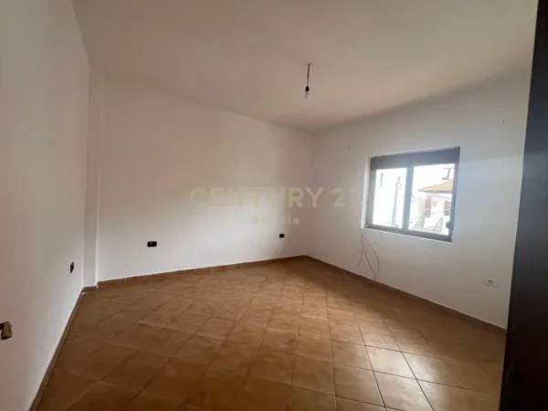 Tirane, jepet me qera apartament 3+1 Kati 2, 120 m² 450 € (Astir)