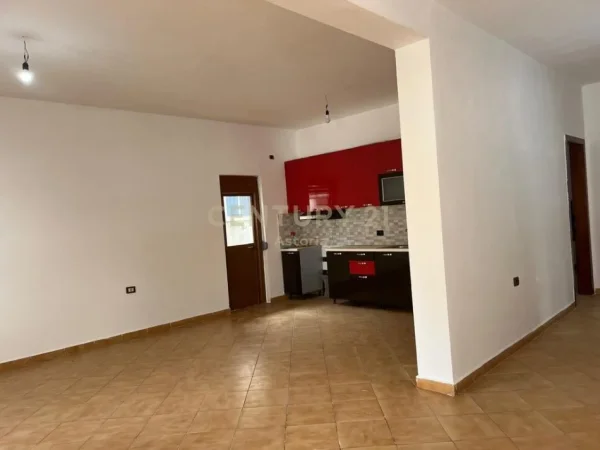 Tirane, jepet me qera apartament 3+1 Kati 2, 120 m² 450 € (Astir)