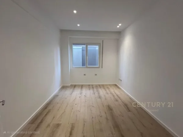 Tirane, jepet me qera ambjent biznesi Kati 4, 97 m² 500 € (Rruga e Dibres)