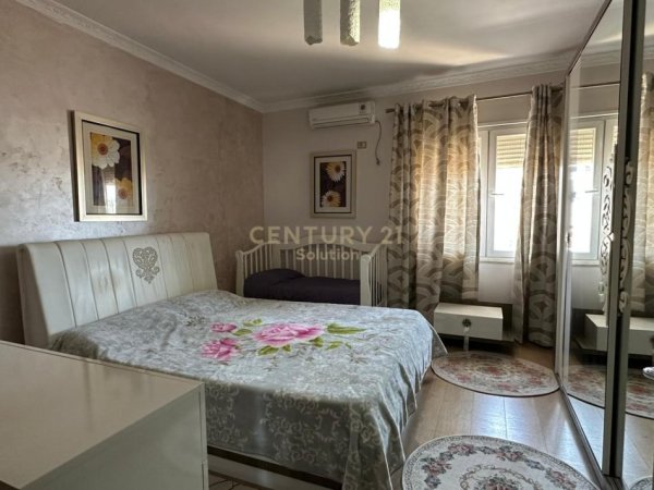 Tirane, jepet me qera apartament 2+1 Kati 9, 132 m² 500 € (Bar Oslo)