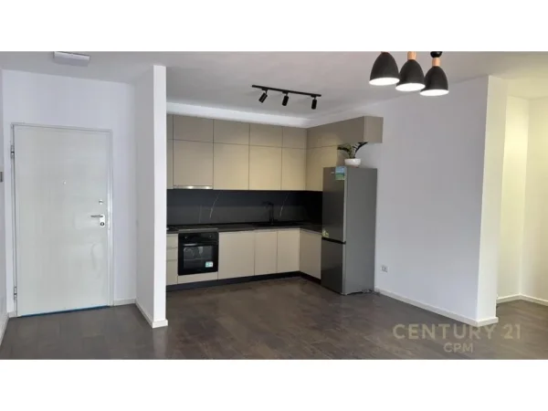 Tirane, jepet me qera apartament 2+1+Ballkon Kati 6, 98 m² 500 € (Tower Bridge)