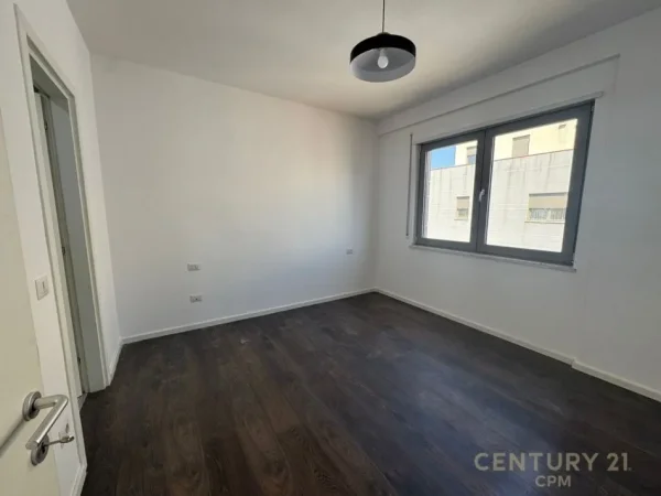 Tirane, jepet me qera apartament 2+1+Ballkon Kati 6, 98 m² 500 € (Tower Bridge)