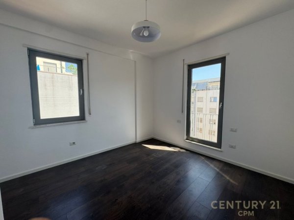 Tirane, jepet me qera apartament 2+1+Ballkon Kati 6, 98 m² 500 € (Tower Bridge)