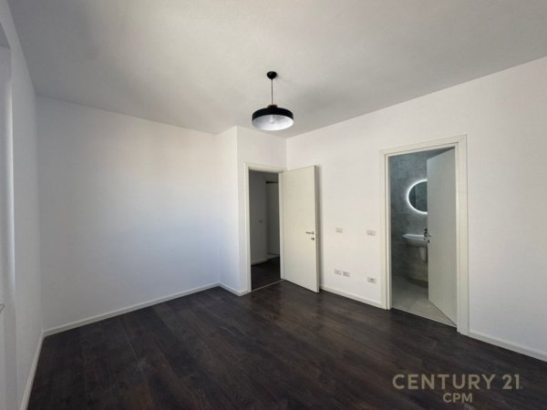 Tirane, jepet me qera apartament 2+1+Ballkon Kati 6, 98 m² 500 € (Tower Bridge)