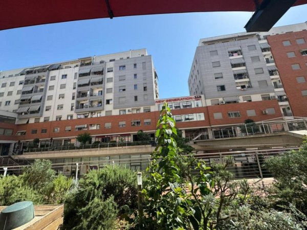 Tirane, jepet me qera apartament 2+1+Ballkon Kati 6, 98 m² 500 € (Tower Bridge)