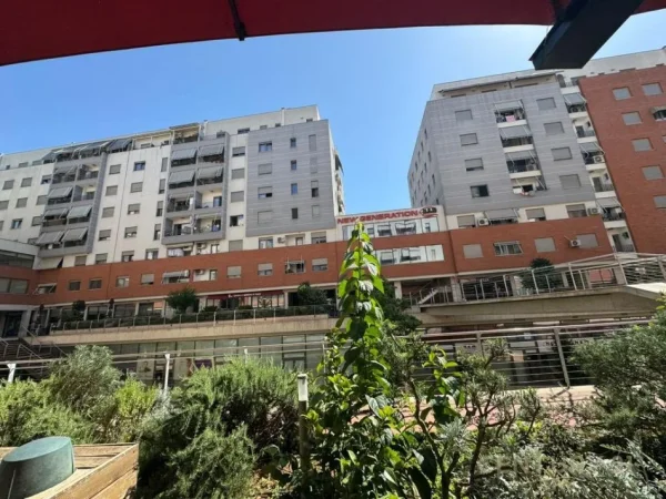 Tirane, jepet me qera apartament 2+1+Ballkon Kati 6, 98 m² 500 € (Tower Bridge)