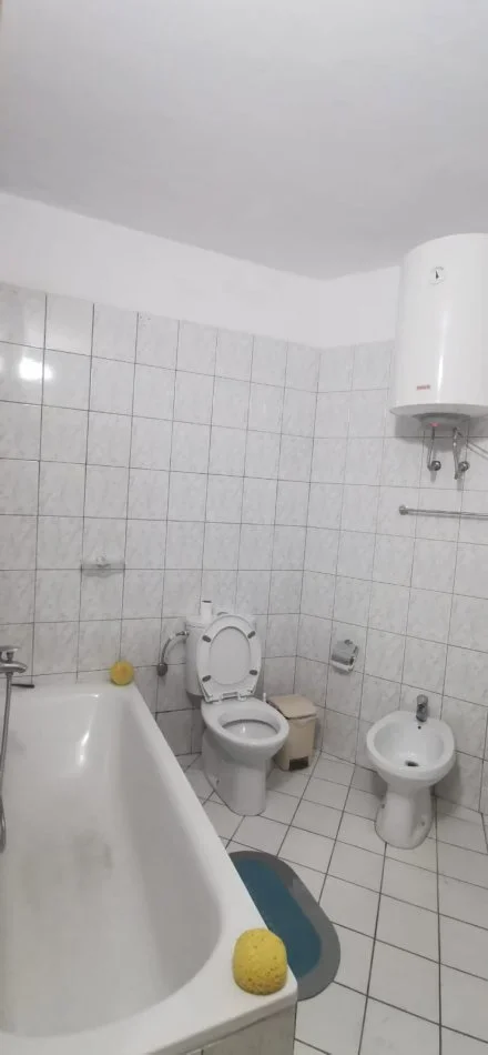 Tirane, jepet me qera apartament 2+1+Aneks+Ballkon Kati 2, 78 m² 500 € (Brryli)