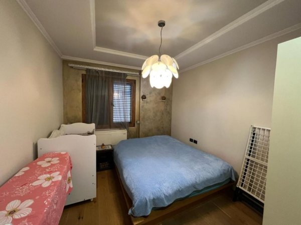 Tirane, jepet me qera apartament 3+1+Ballkon Kati 5, 110 m² 750 € (Astir)