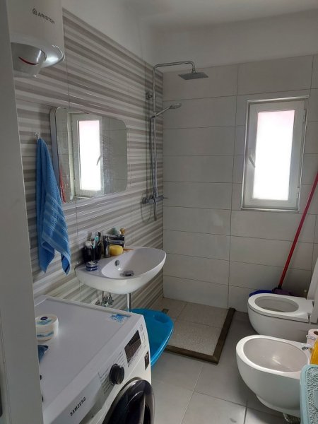 Tirane, jepet me qera apartament 2+1+Ballkon , 75 m² 500 € (Oxhaku)