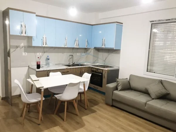 Tirane, jepet me qera apartament 2+1 Kati 6, 95 m² 550 € (Fusha E Aviacionit)