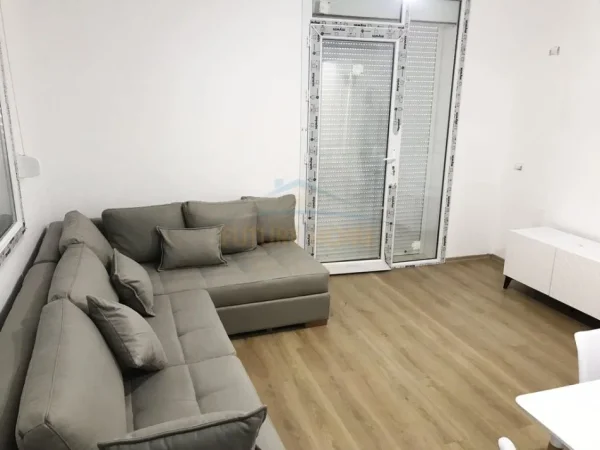 Tirane, jepet me qera apartament 2+1 Kati 6, 95 m² 550 € (Fusha E Aviacionit)