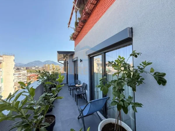 Tirane, jepet me qera apartament 2+1+Ballkon Kati 8, 100 m² 1.200 € (Rruga e Elbasanit, perballe Downtown)