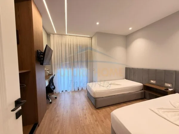 Tirane, jepet me qera apartament 2+1+Ballkon Kati 8, 100 m² 1.200 € (Rruga e Elbasanit, perballe Downtown)