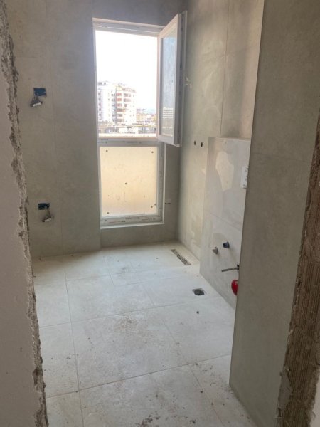 Tirane, shitet apartament 1+1 Kati 5, 72 m² 125.000 € (Rruga dritan hoxha)
