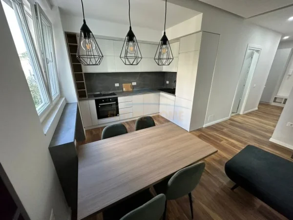 Tirane, jepet me qera apartament 2+1 Kati 1, 100 m² 1.200 € (Liqeni i Thate)