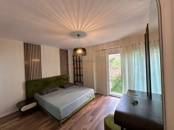 Tirane, jepet me qera apartament 2+1 Kati 1, 100 m² 1.200 € (Liqeni i Thate)
