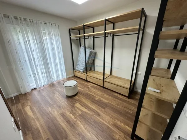 Tirane, jepet me qera apartament 2+1 Kati 1, 100 m² 1.200 € (Liqeni i Thate)