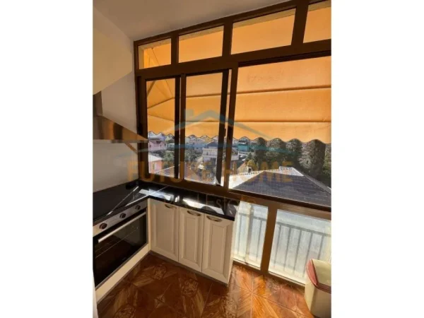 Tirane, jepet me qera apartament 2+1 Kati 5, 110 m² 600 € (Qyteti Studenti)