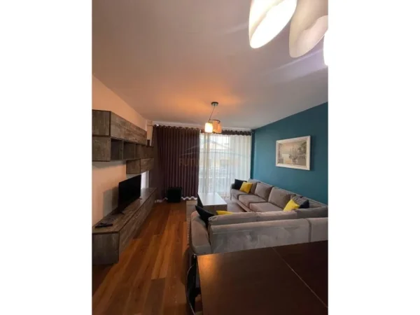 Tirane, jepet me qera apartament 2+1 Kati 2, 100 m² 800 € (Kopshti Zoologjik)