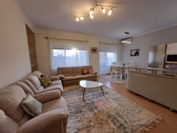 Tirane, jepet me qera apartament 2+1 Kati 7, 97 m² 750 € (Pazari i Ri)