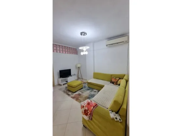 Tirane, jepet me qera apartament 2+1 Kati 2, 77 m² 600 € (Stacioni i trenit)