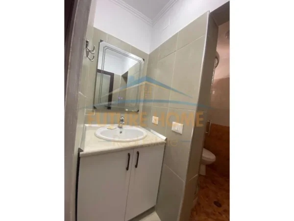 Tirane, jepet me qera apartament 2+1 Kati 2, 120 m² 600 € (Rruga Mine Peza)