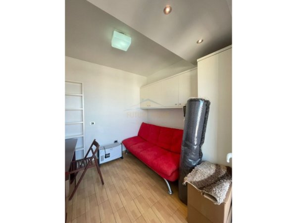 Tirane, jepet me qera apartament duplex 2+1+Ballkon Kati 3, 128 m² 950 € (Rezidenca Kodra e Diellit 1)