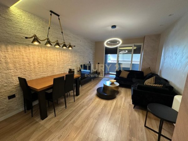 Tirane, jepet me qera apartament 2+1+Aneks+Ballkon Kati 5, 124 m² 900 € (Jordan Misja , Hipoteka)