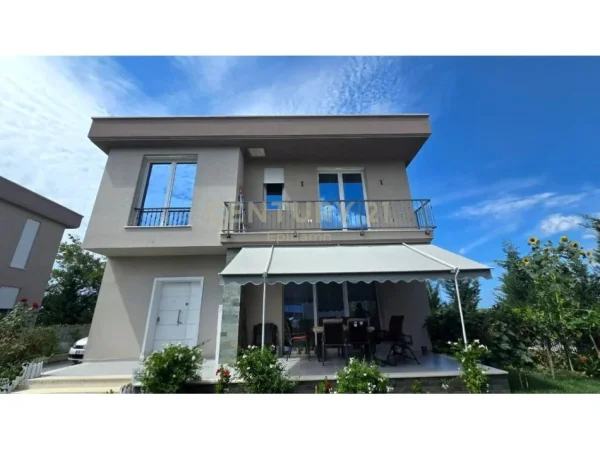 Durres, shitet Vile 2 Katshe Kati 2, 319 m² 400.000 € (Gjiri i Lalzit)