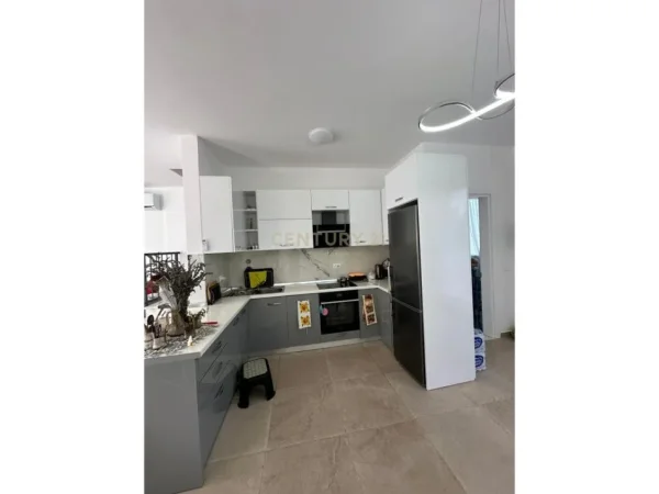 Durres, shitet Vile 2 Katshe Kati 2, 319 m² 400.000 € (Gjiri i Lalzit)