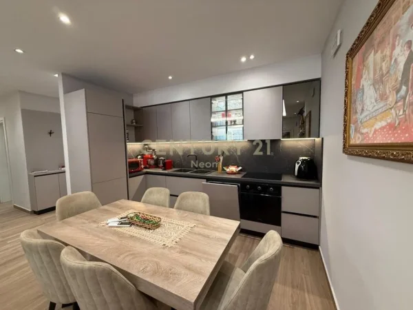 Tirane, jepet me qera apartament 2+1+Aneks+Ballkon Kati 2, 120 m² 1.500 € (Neom121066)