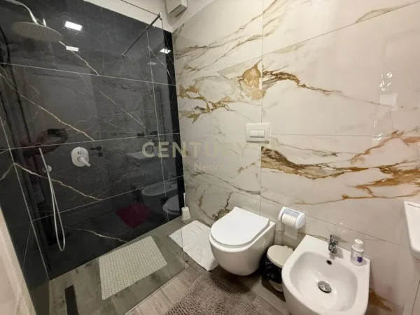 Tirane, jepet me qera apartament 2+1+Aneks+Ballkon Kati 2, 120 m² 1.500 € (Neom121066)