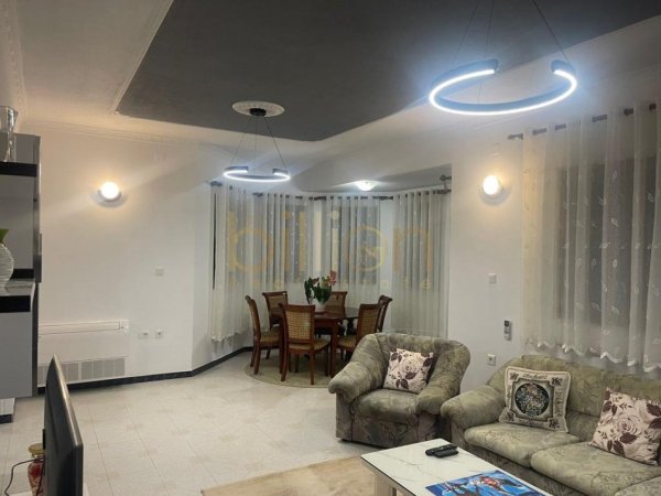 Tirane, jepet me qera 2+1+Ballkon , 143 m² 680 € (Qyetet studenti)